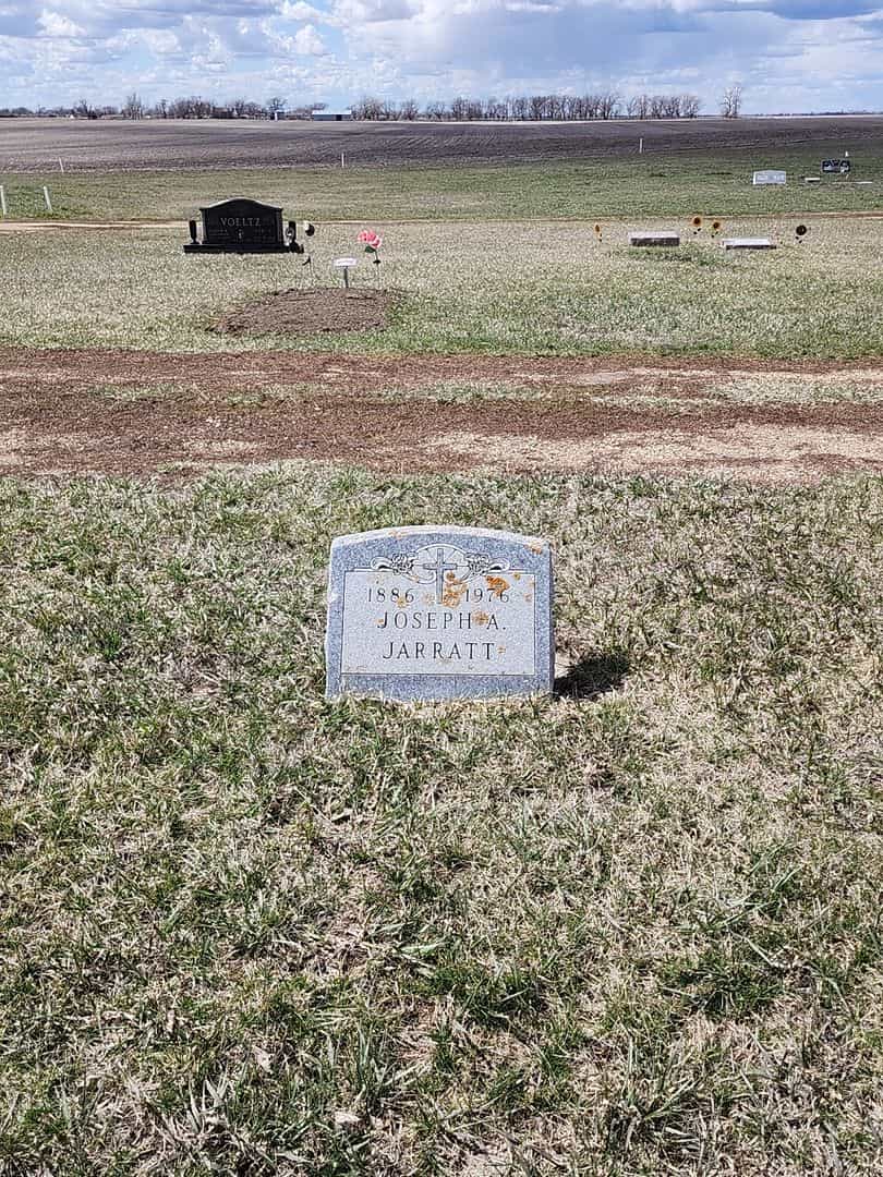 Joseph A. Jarratt's grave. Photo 2