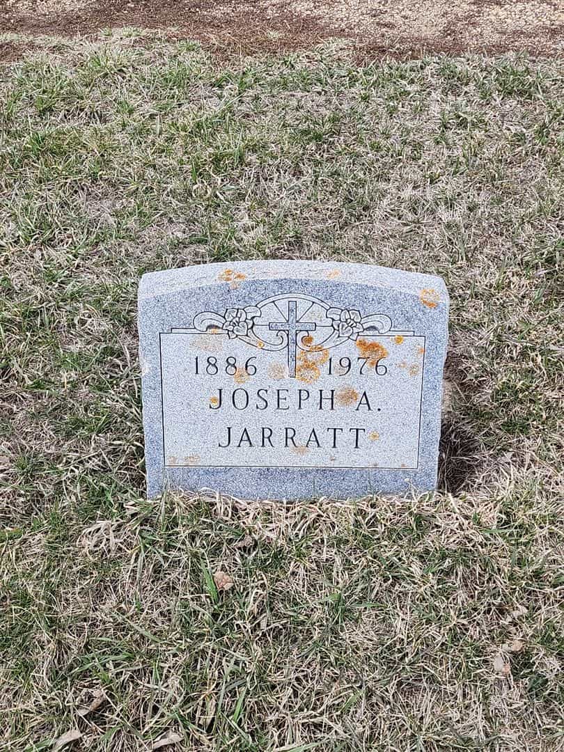 Joseph A. Jarratt's grave. Photo 1