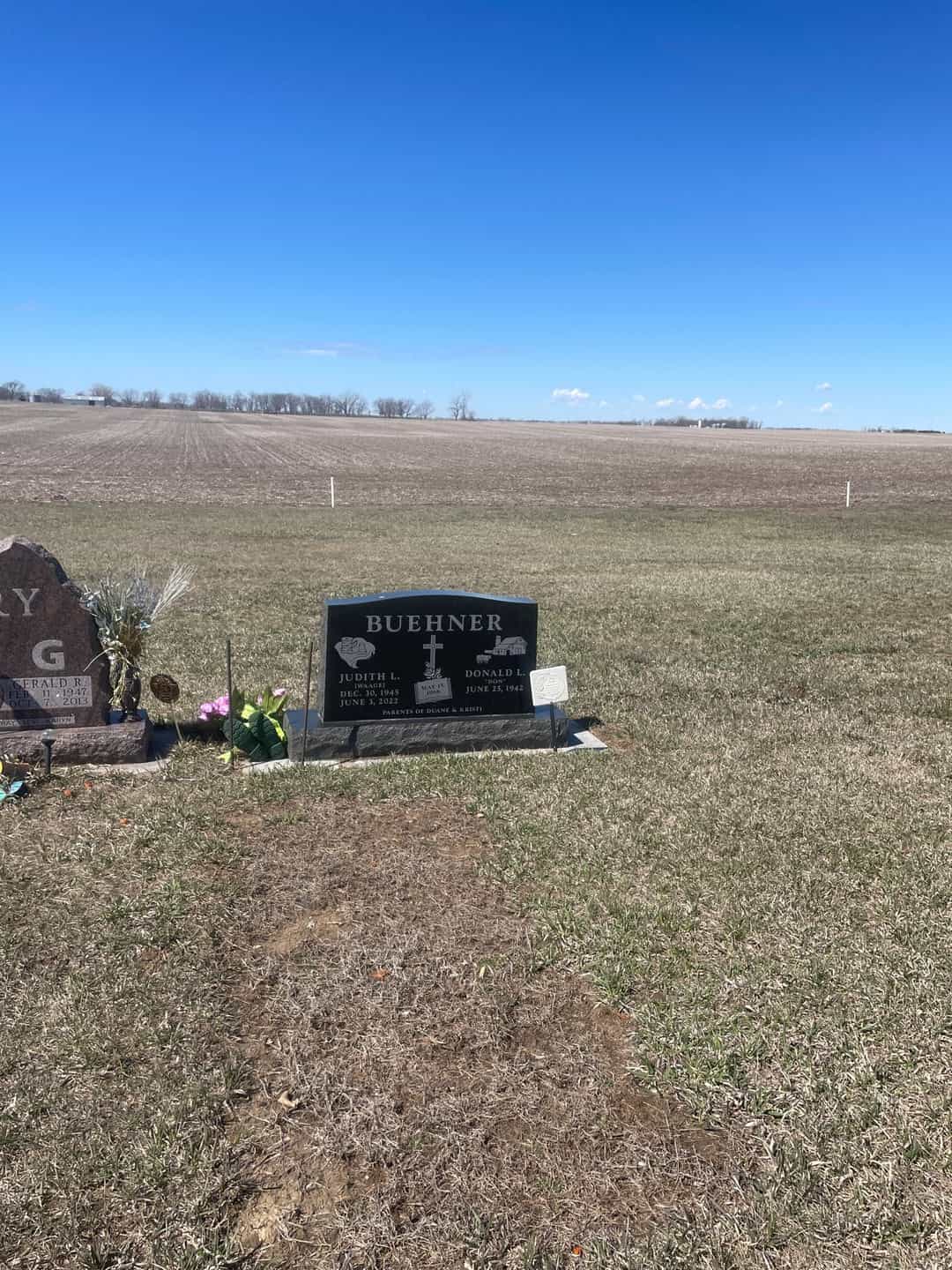 Judith L. Waage Buehner's grave. Photo 2