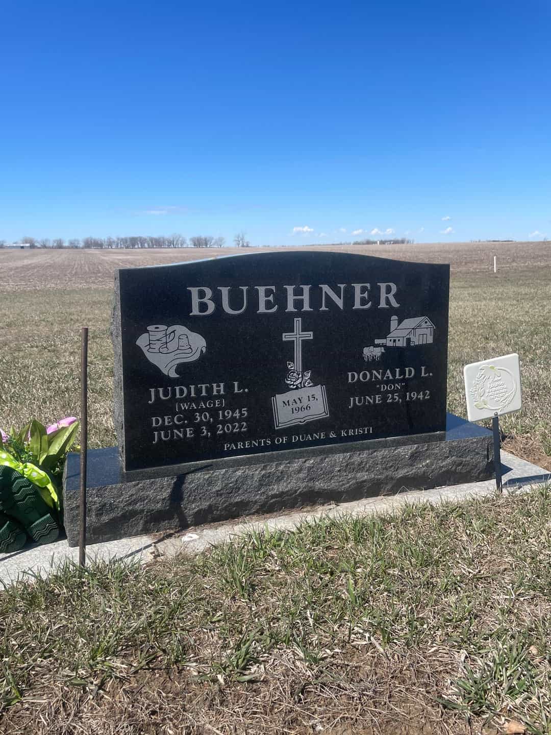Judith L. Waage Buehner's grave. Photo 1