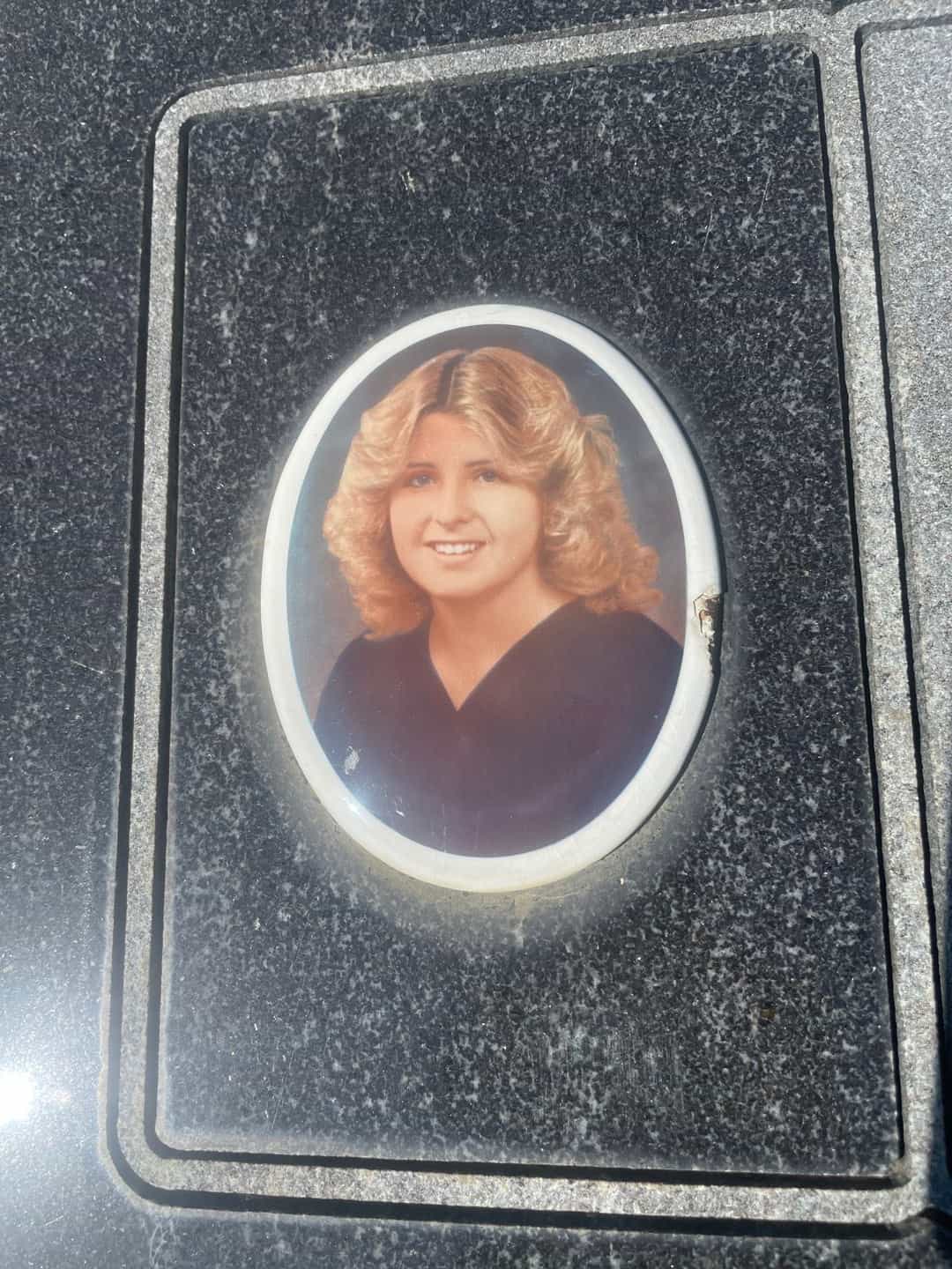 Teresa Lee Lambertz's grave. Photo 3