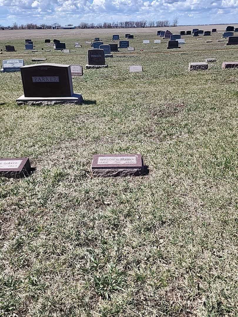 Berton E. Parker's grave. Photo 3