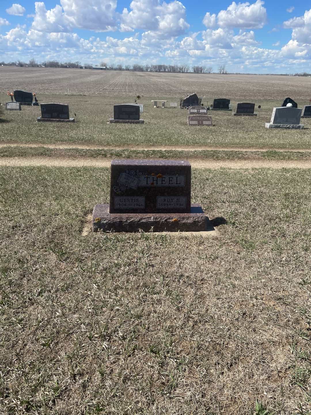 Gertie Mammenga Theel's grave. Photo 2