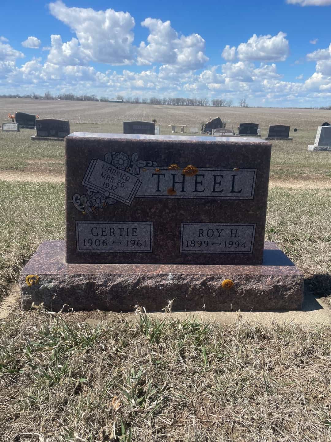 Gertie Mammenga Theel's grave. Photo 1