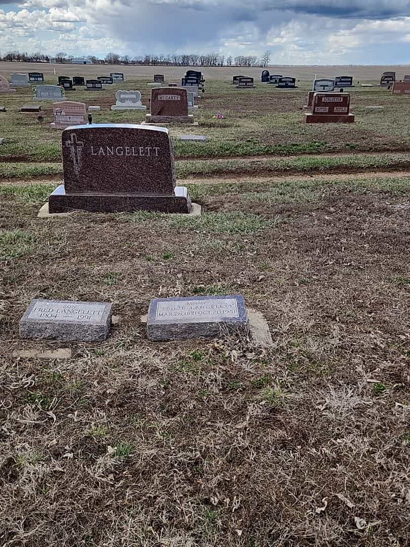 Tedje Duis Langelett's grave. Photo 2
