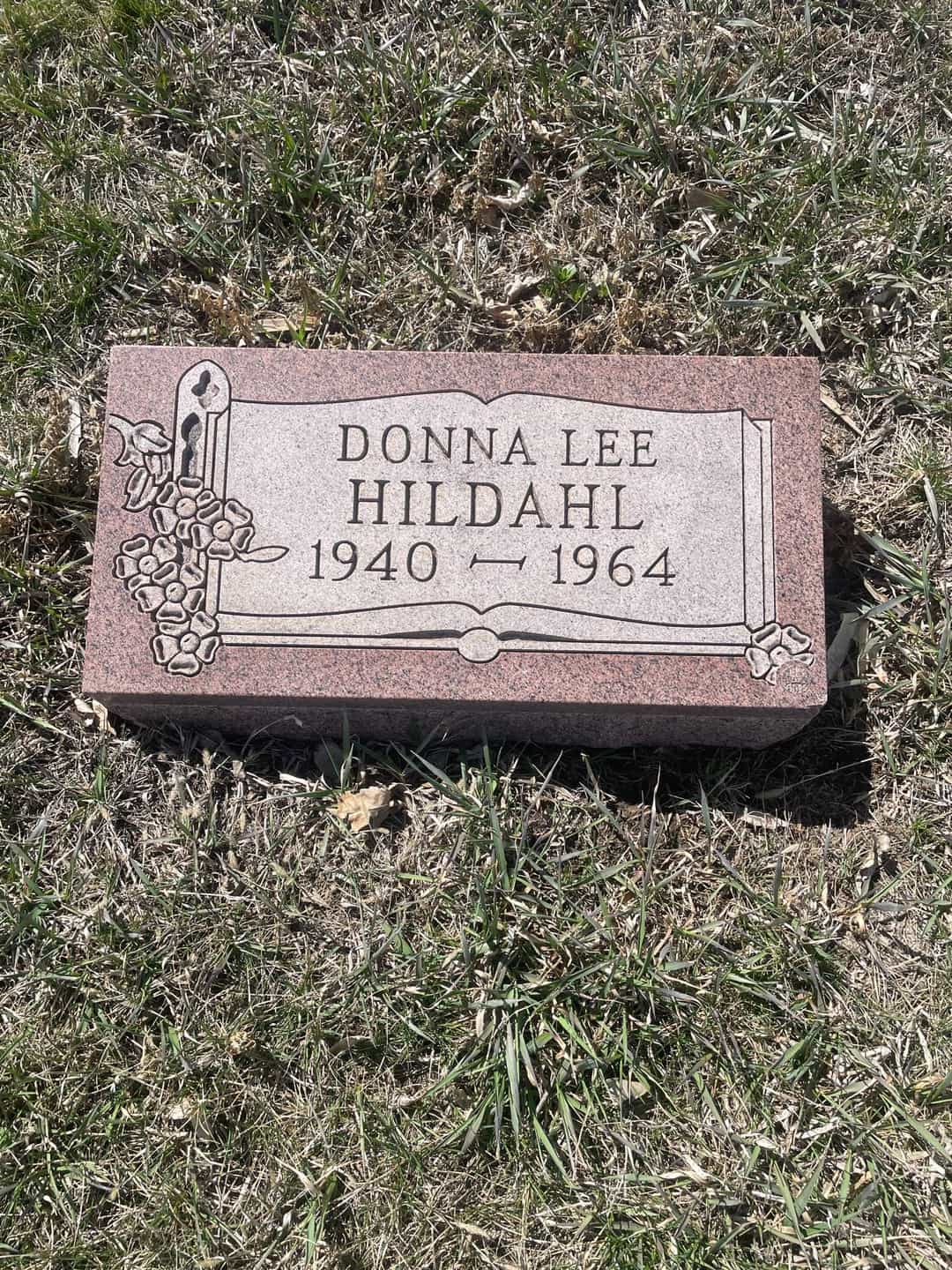 Hilden Zieman's grave. Photo 1