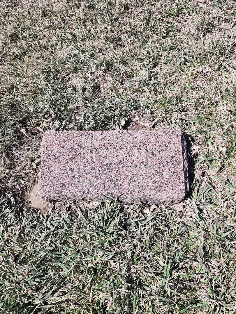 Thedall Painter's grave. Photo 3
