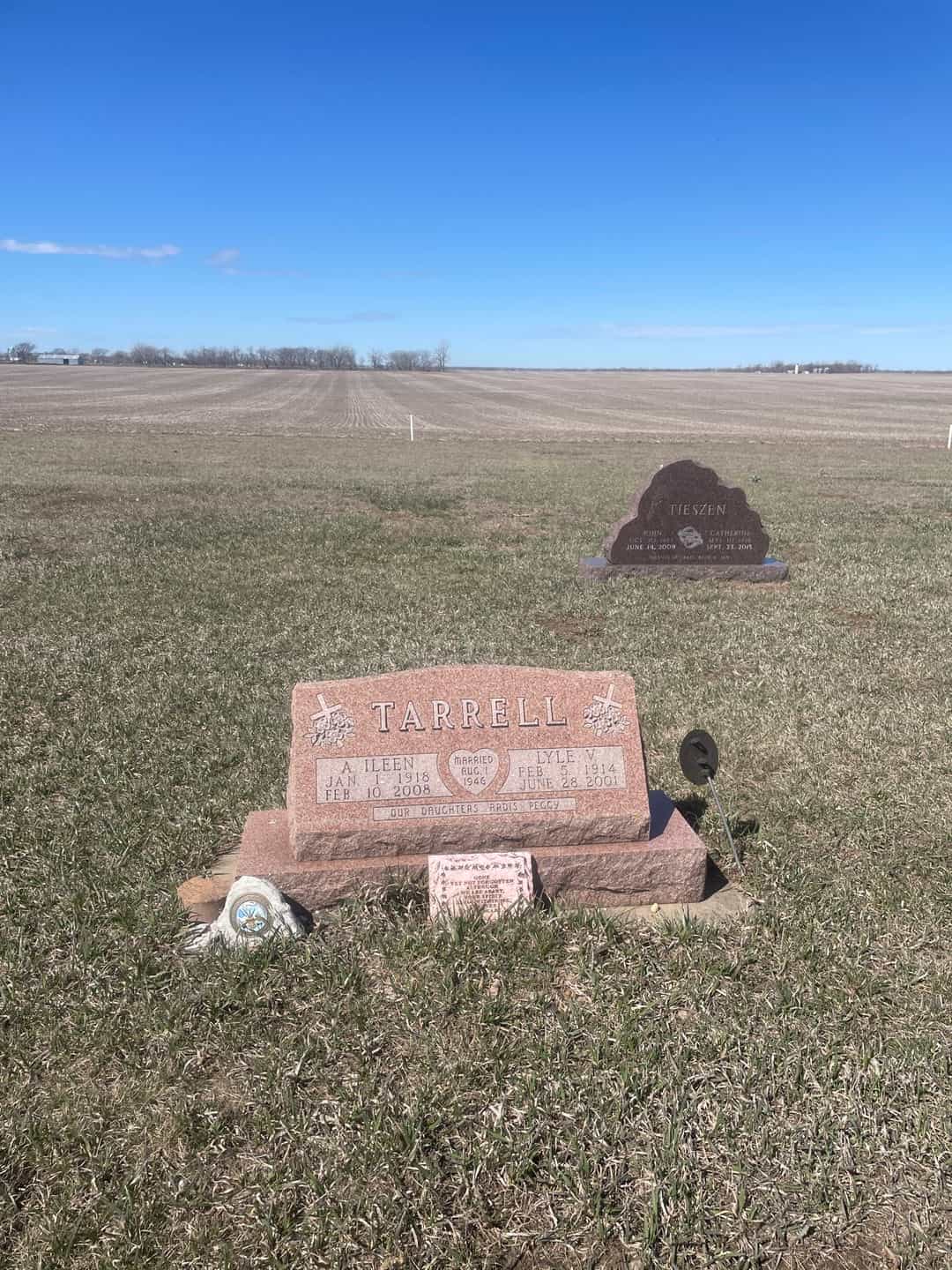 Lyle V. Tarrell's grave. Photo 2