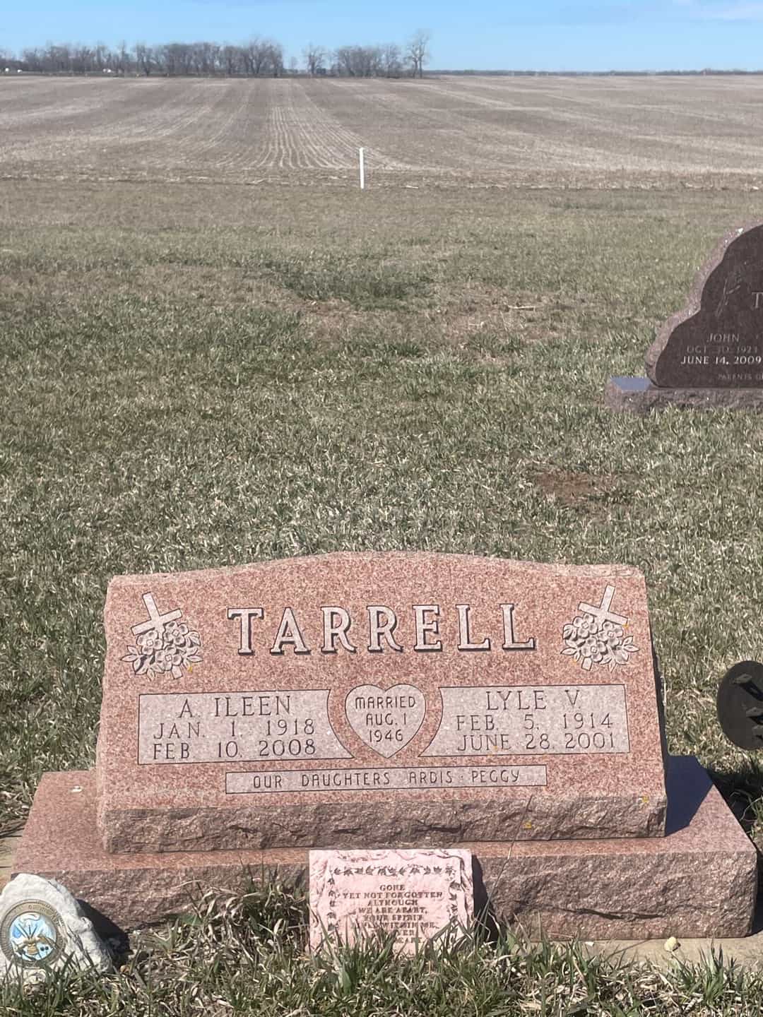 Lyle V. Tarrell's grave. Photo 1