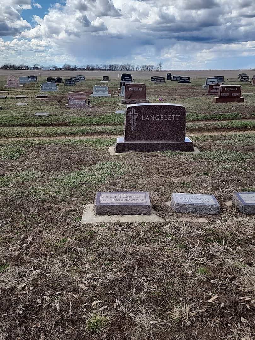August D. Langelett's grave. Photo 2