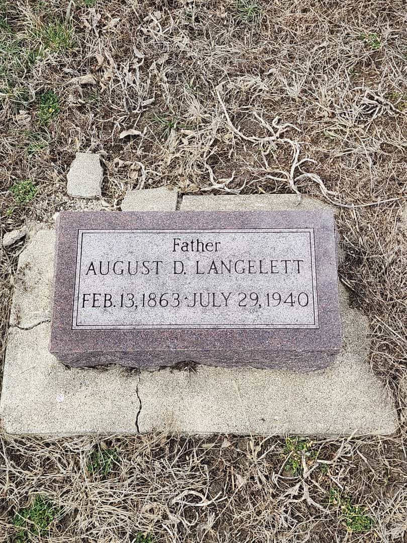 August D. Langelett's grave. Photo 3