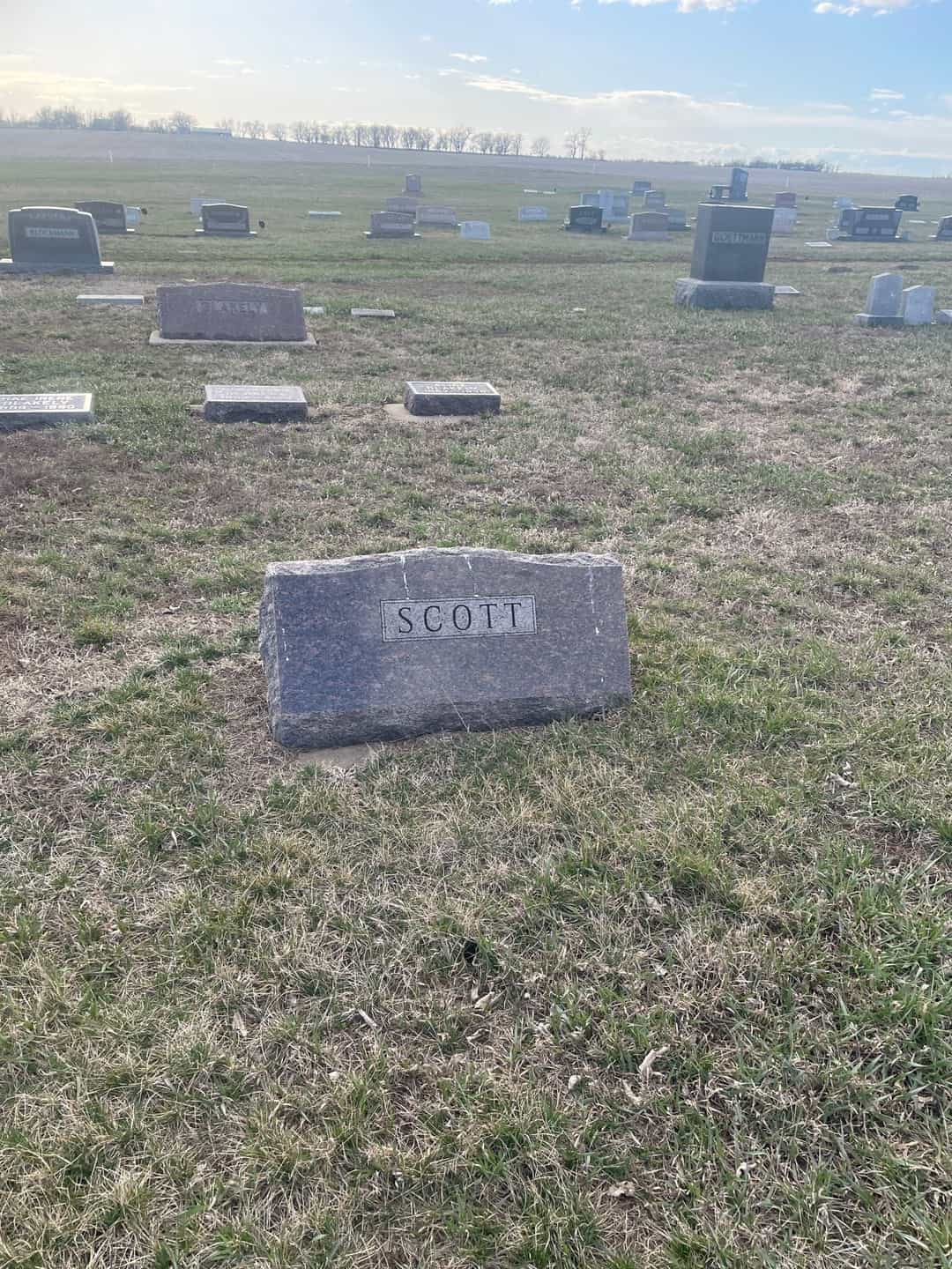 Alice E. Walsh Scott's grave. Photo 1